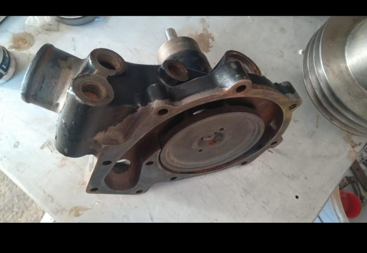 Wasserpumpe Sisu Motor MF 72 Mähdrescher 1