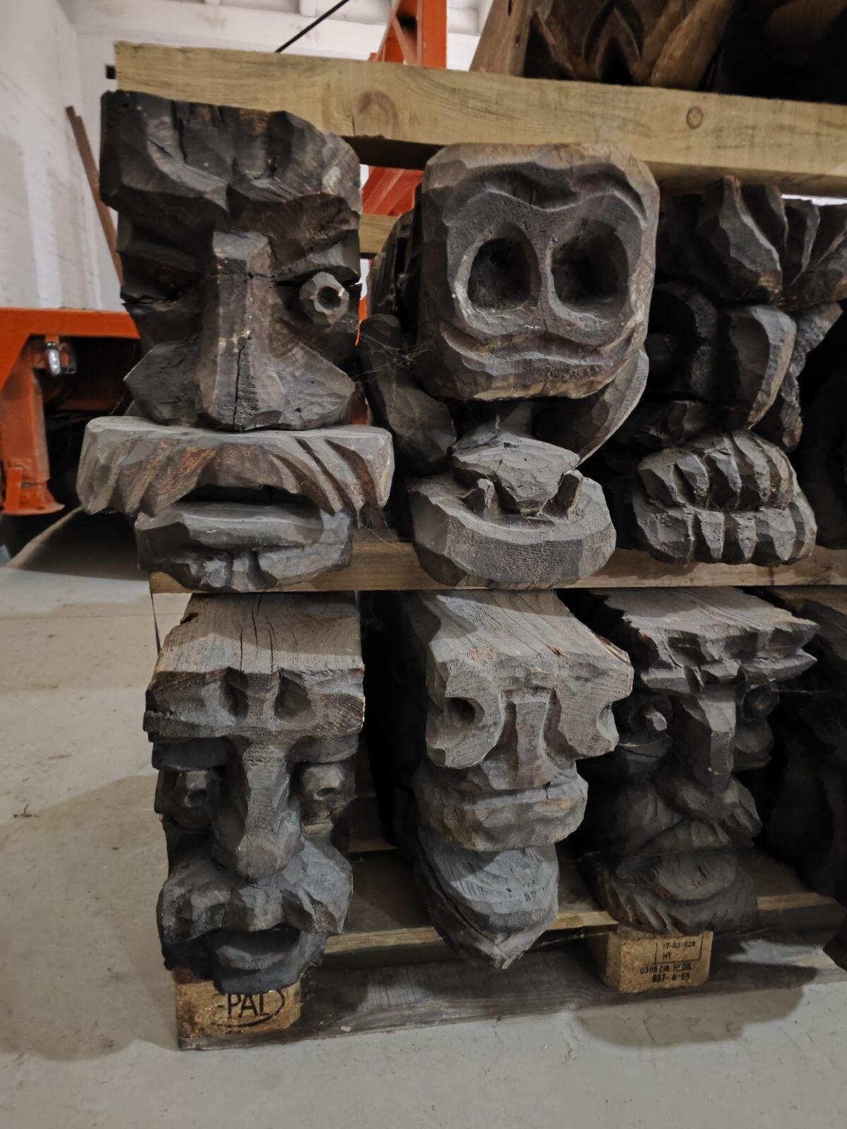 Holzköpfe geschnitzt 2