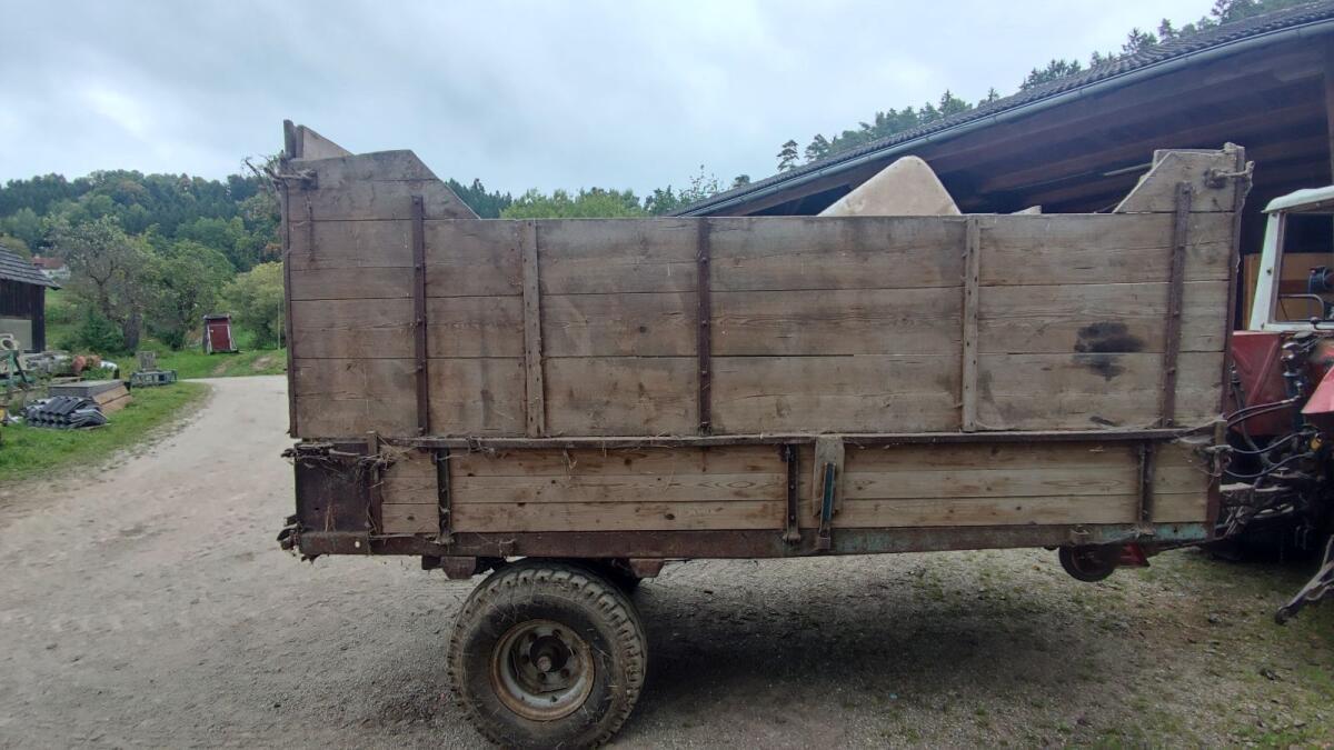 Anhänger/Miststreuer Mengele 3