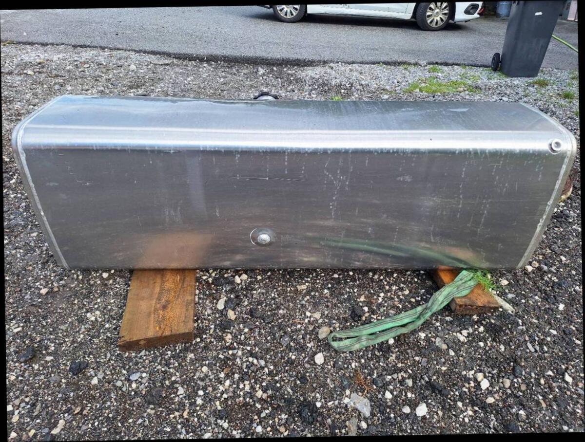 LKW Kraftstofftank SMA Serbat 550 l 3