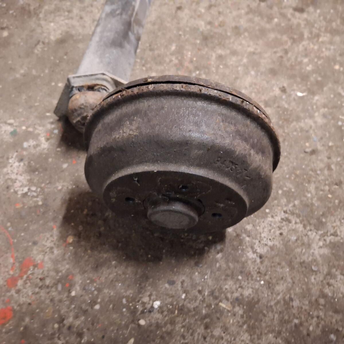 Anhängerachse gebremst 750 kg 3