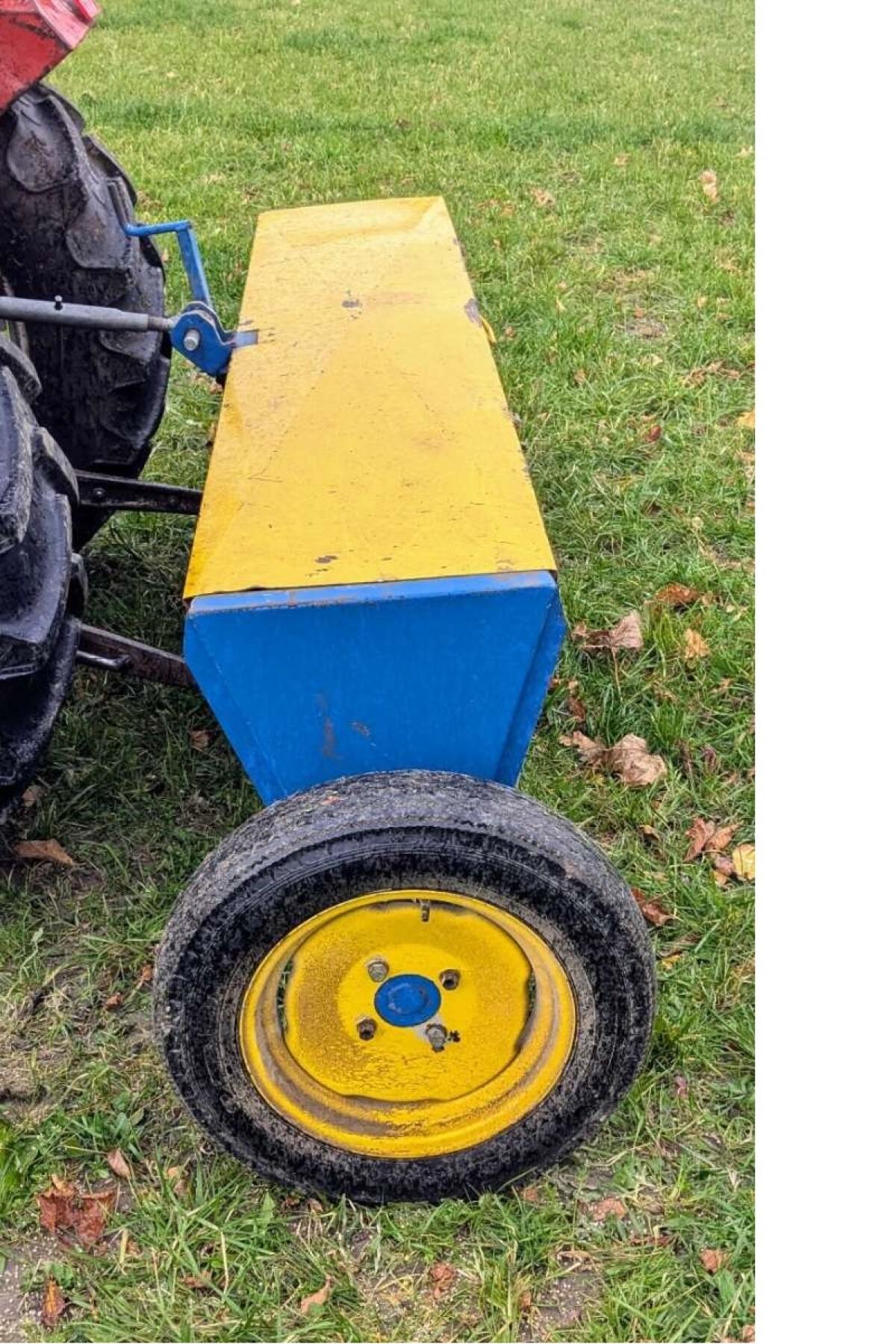 TIMA UNI 2.500 Streuer - 2,5 m Breite - für Kalk oder Sand 3