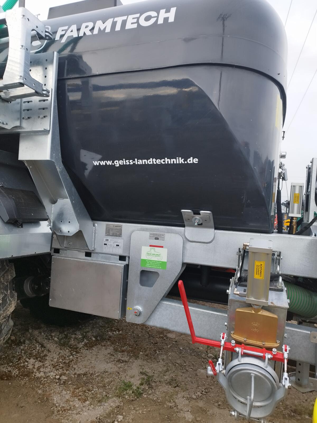 Güllefass Polycis 1250 Farmtech mit Schleppschlauchgestänge 2