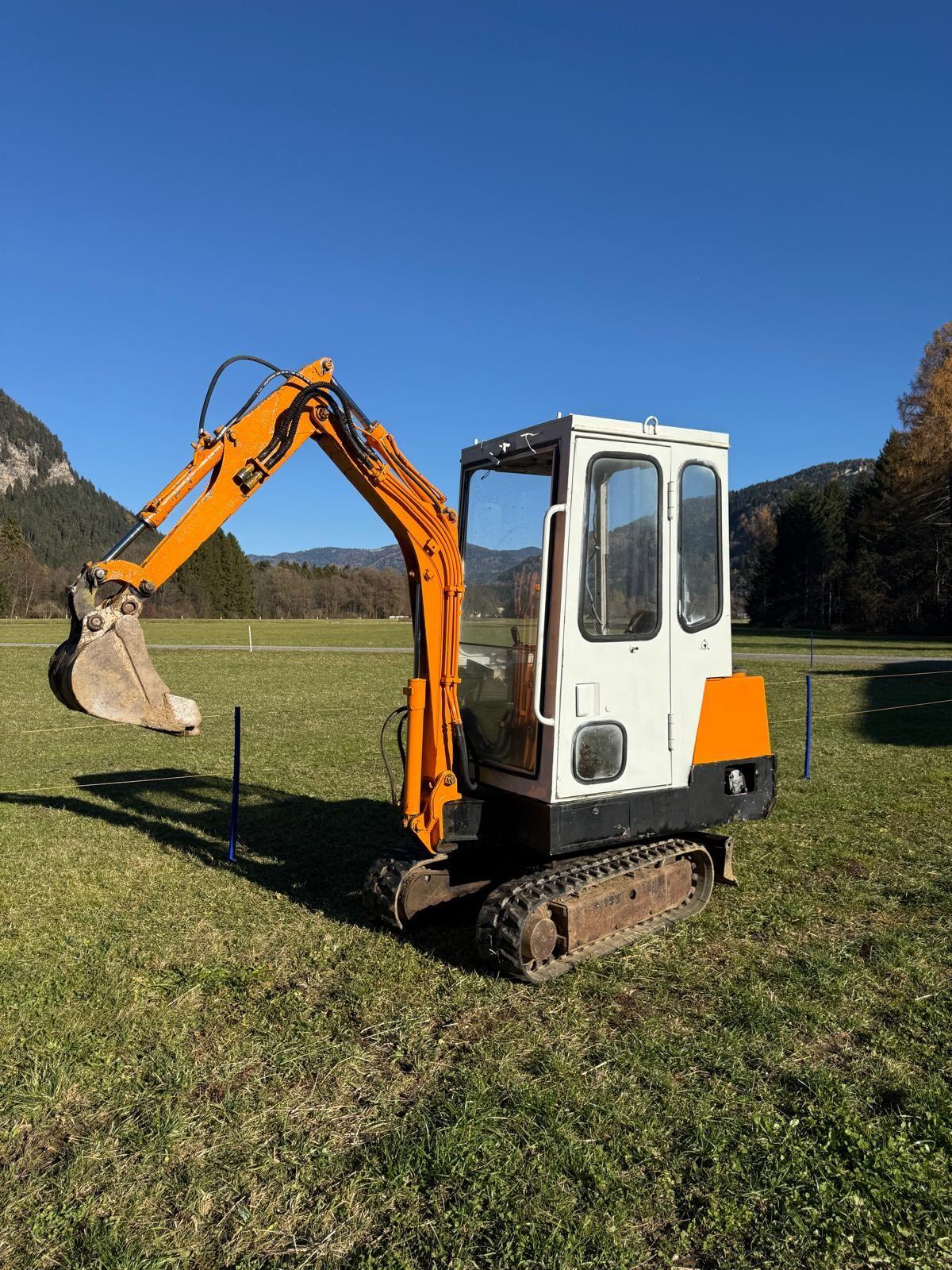 Takeuchi TB15 1
