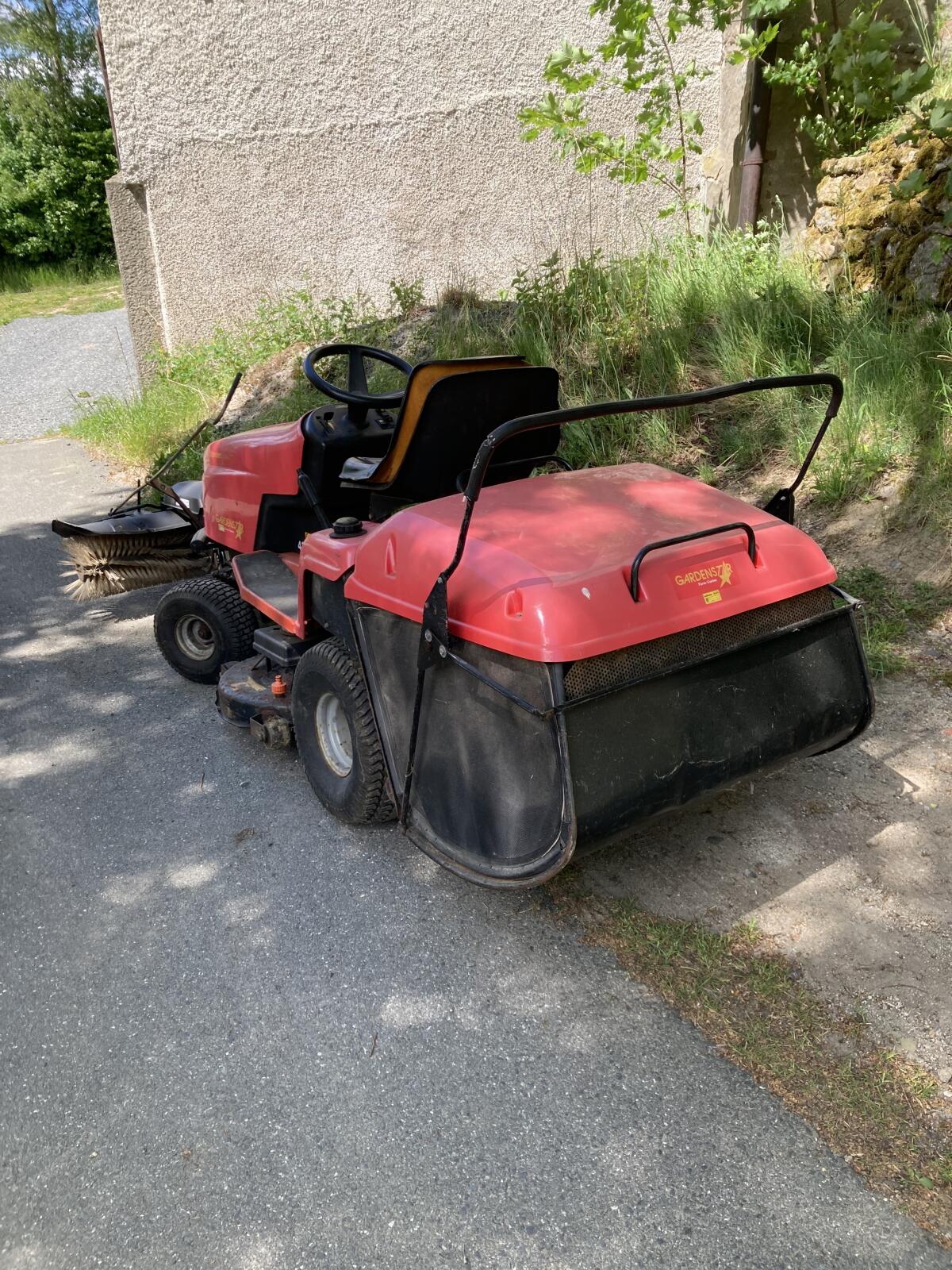 Rasentraktor mit Kehrmaschine Tielbürger 520 2