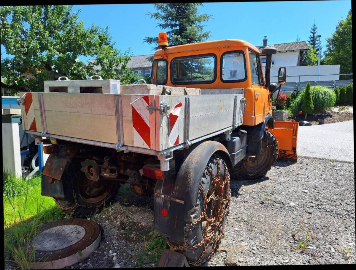 Daimler Benz Unimog 421 mit Schneepflug 3
