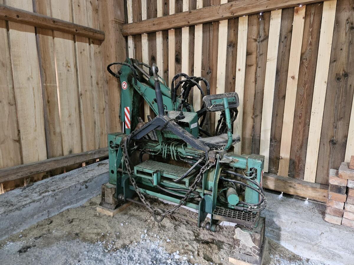 Heckbagger / Anbaubagger für Traktor 3