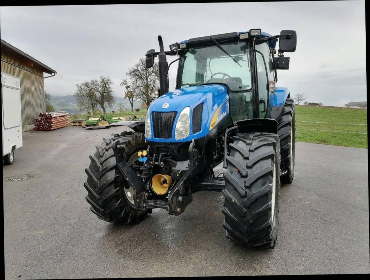 New Holland T6030 1