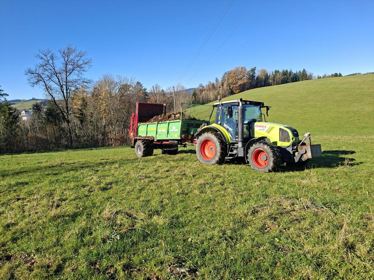 Mistausbringung mit Agrarservice Meisinger 2