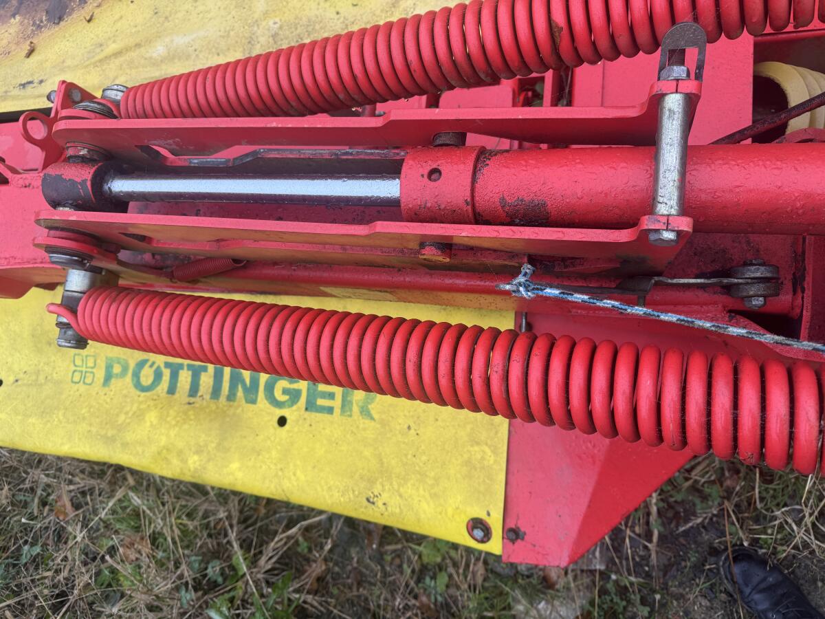 Pöttinger Novacat 265 Heckmähwerk 3
