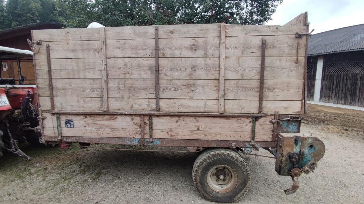 Anhänger/Miststreuer Mengele 2