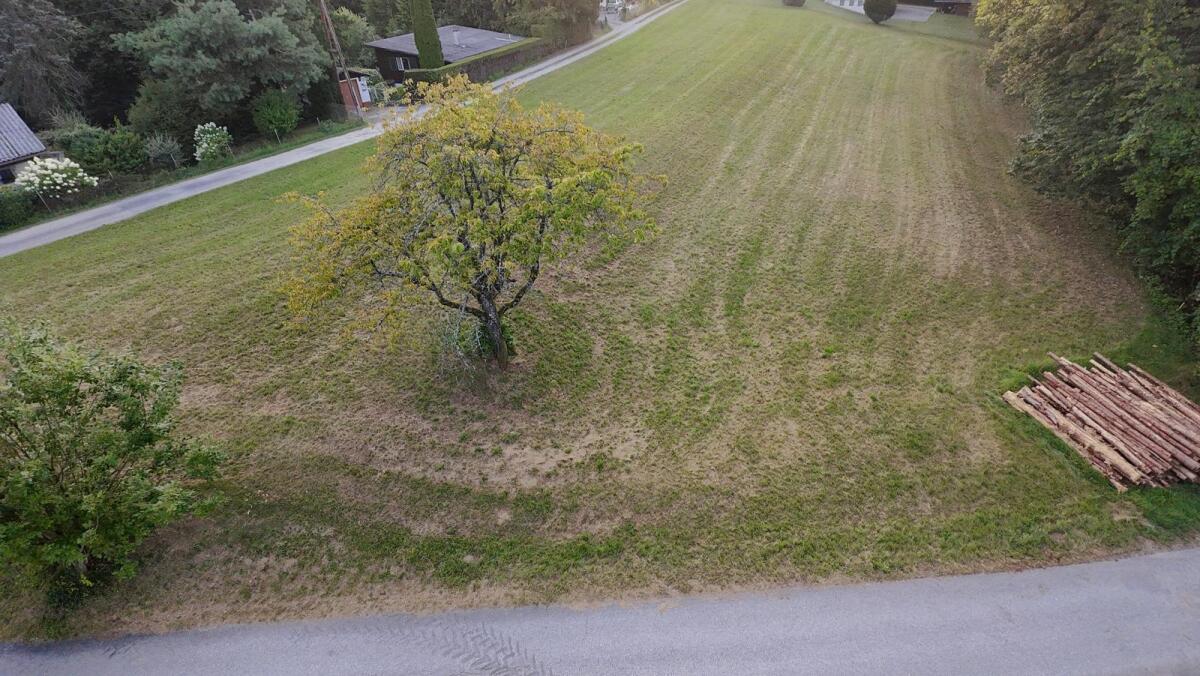 Sonniges und ruhiges 845 m² Baugrundstück in Privatstraße 2