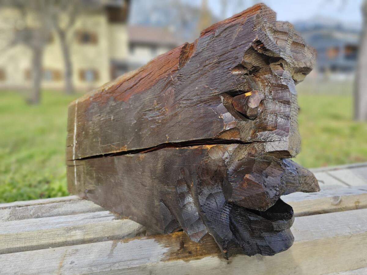 Geschnitzter antiker Holzkopf 3