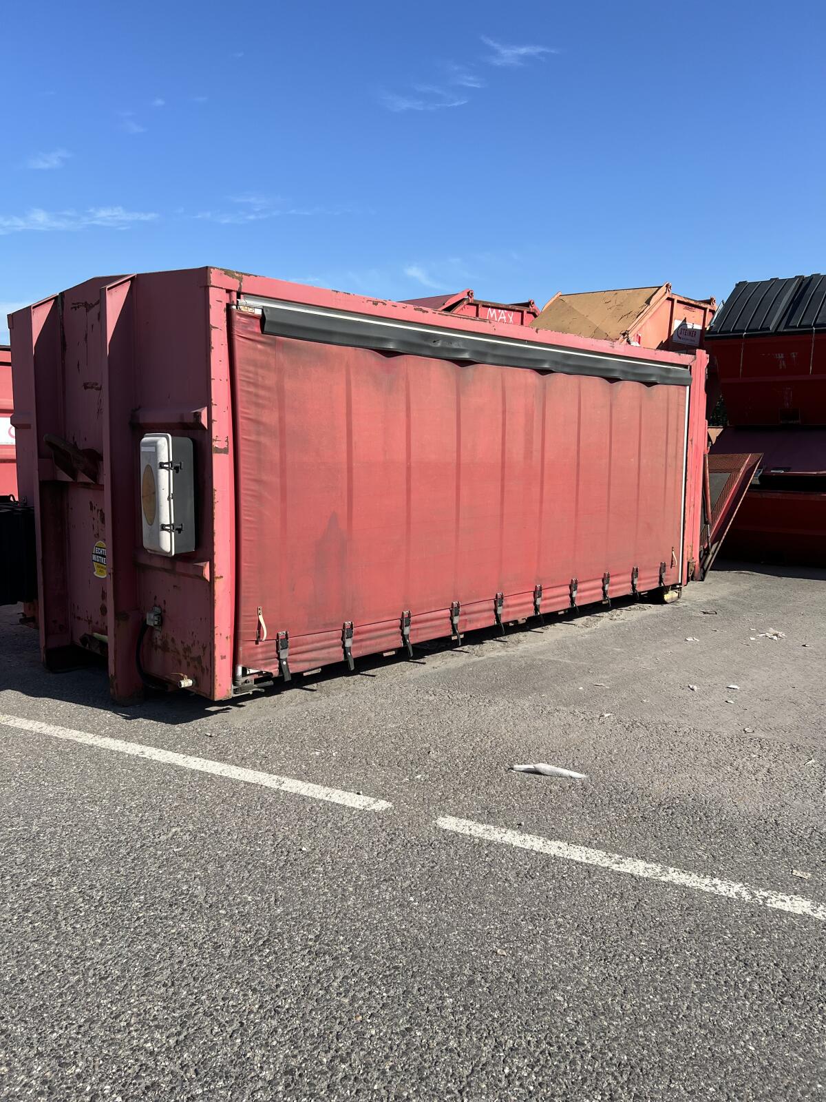 Abrollcontainer mit Vertikallift, Ladebordwand, Hebebühne 1