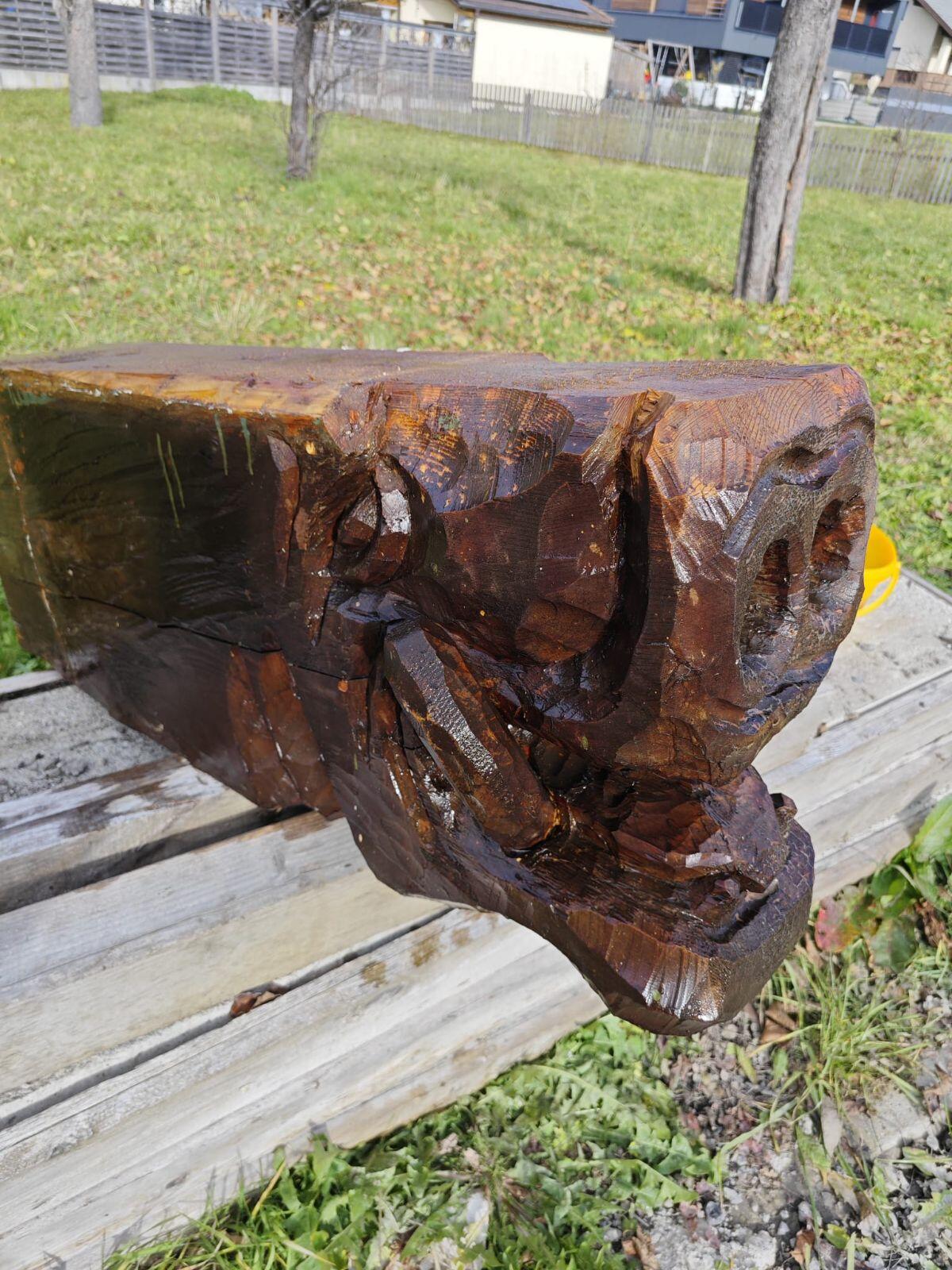 Geschnitzter antiker Holzbalken 3