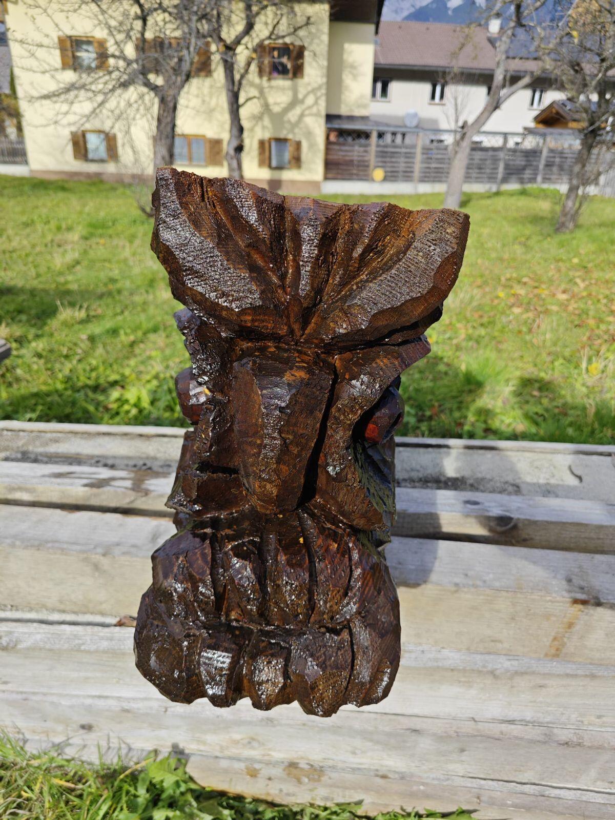 geschnitzter antiker Holzkopf 1