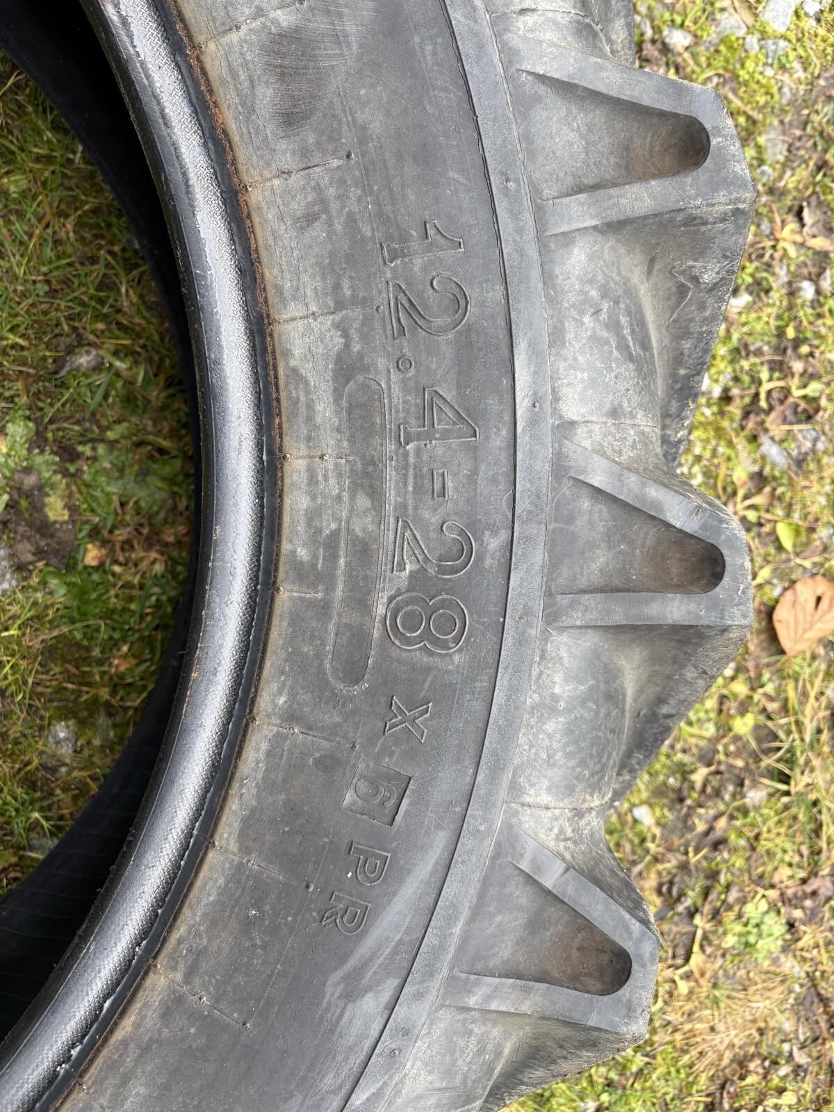 Reifen 12.4-28 x 6 PR 2