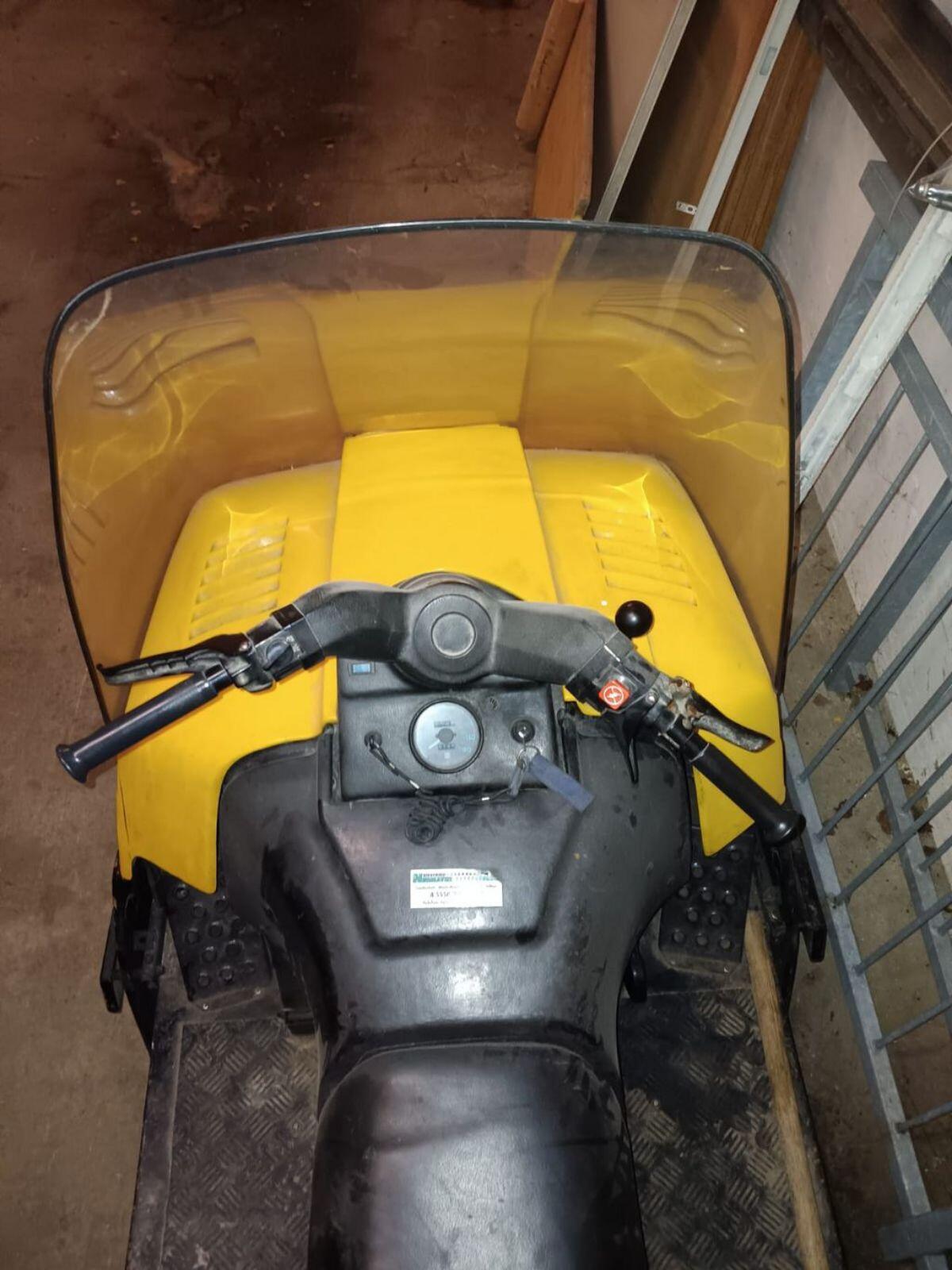 Skidoo und Spurgerät für Loipe 2