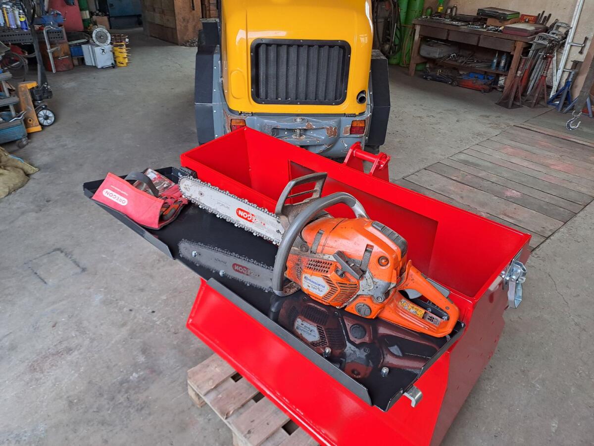 Forstkiste, Frontgewicht, Forstschild 2