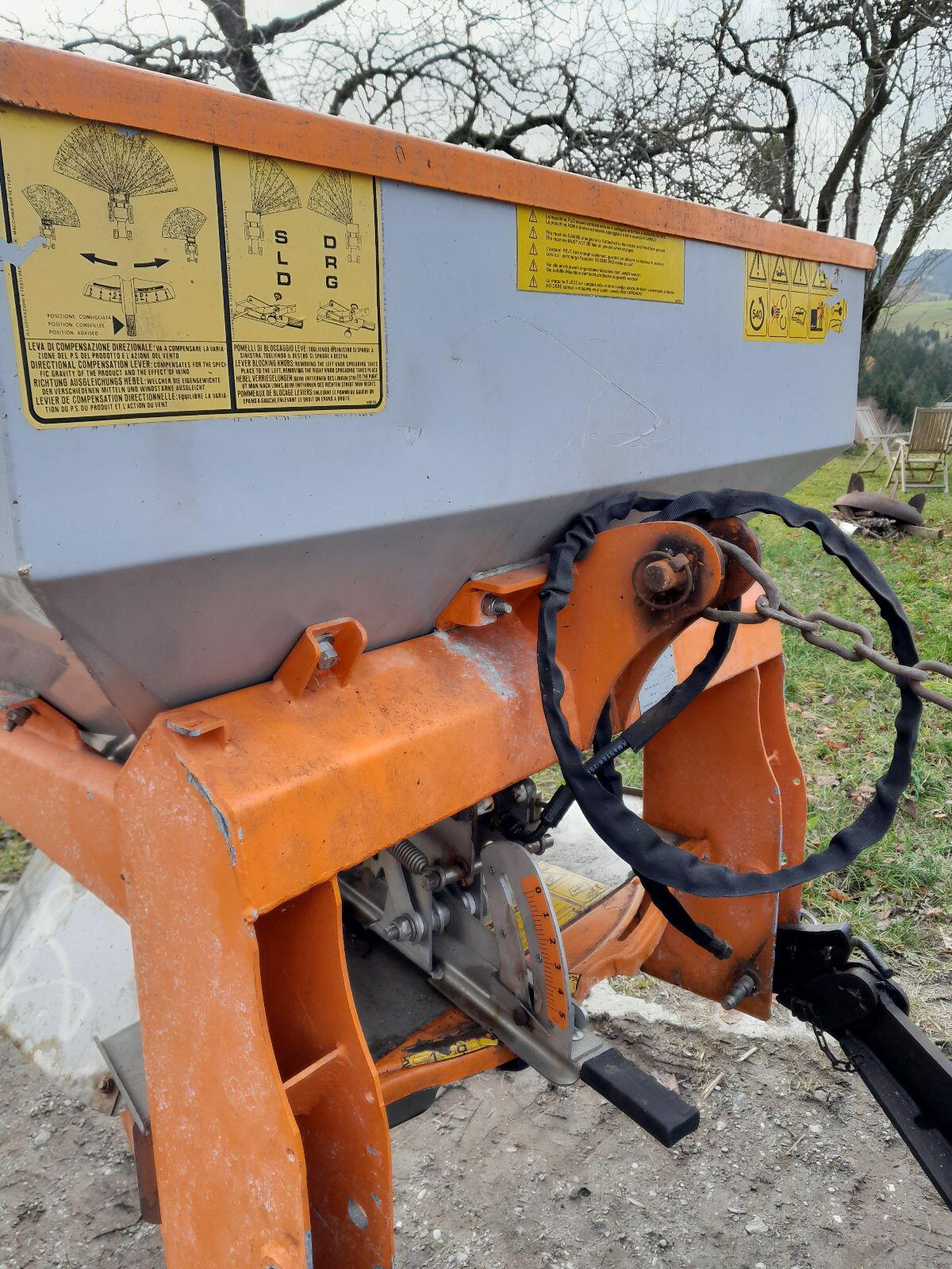 Salz- und Splittstreuer, wenig gebraucht 2