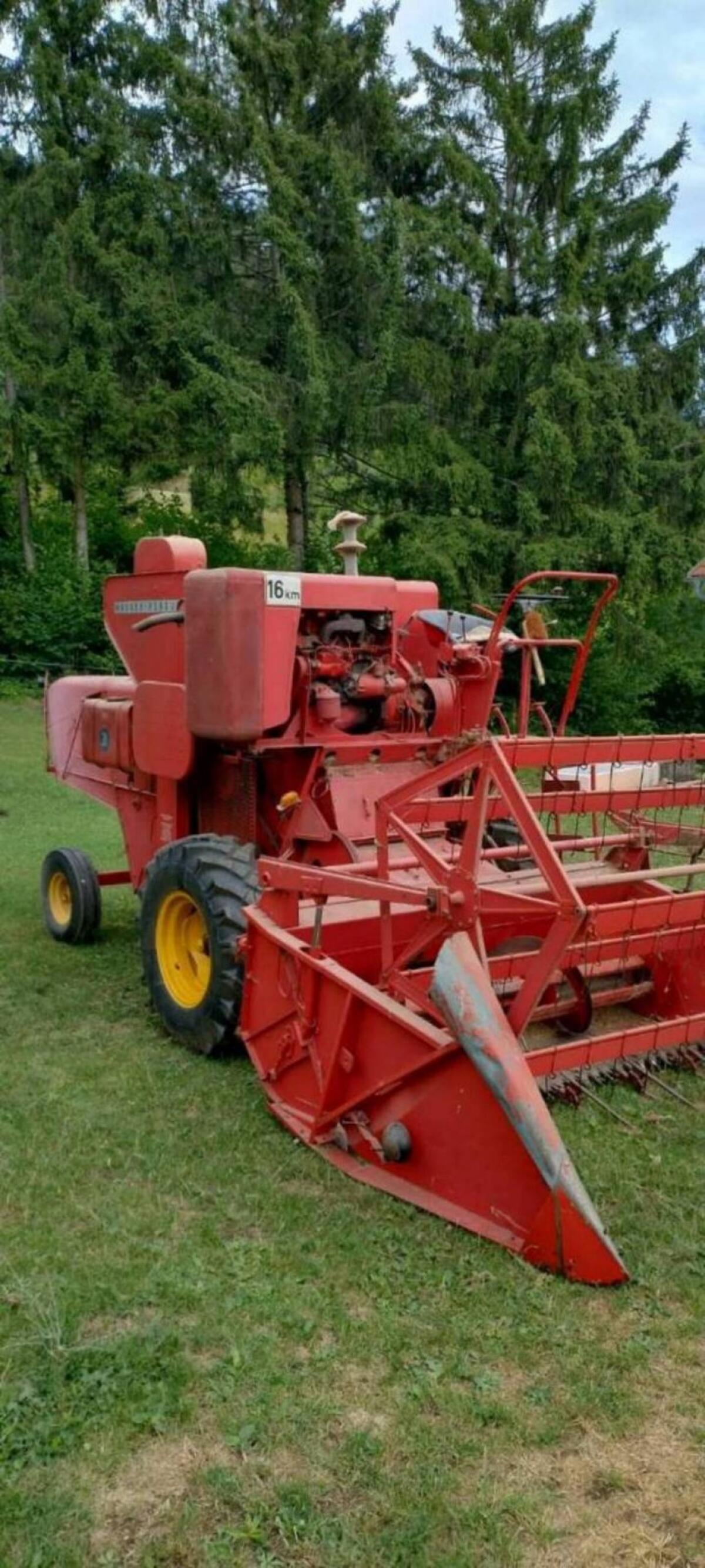 Massey Ferguson 31-6 Mähdrescher 1