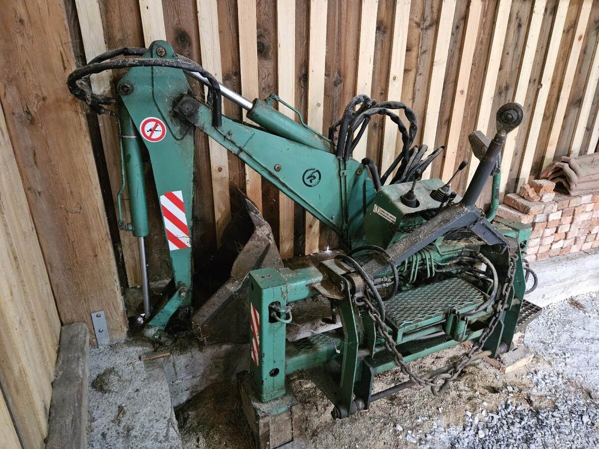 Heckbagger / Anbaubagger für Traktor 2