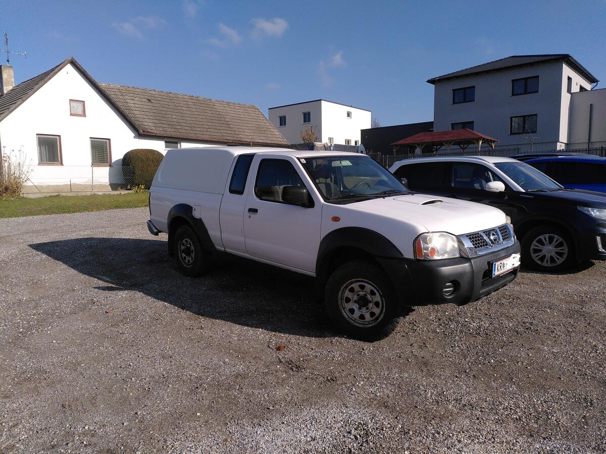 Nissan Navara King Cab D22 Pickup 3