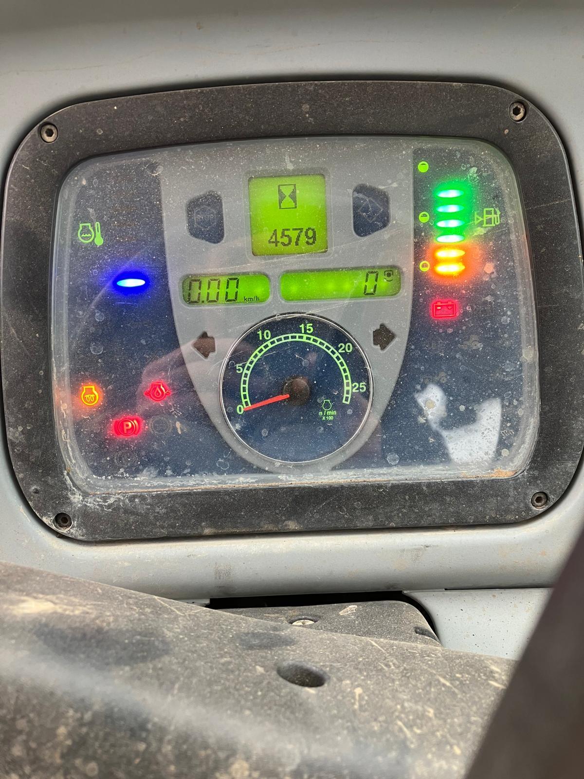 New Holland 4050 DeLuxe 1