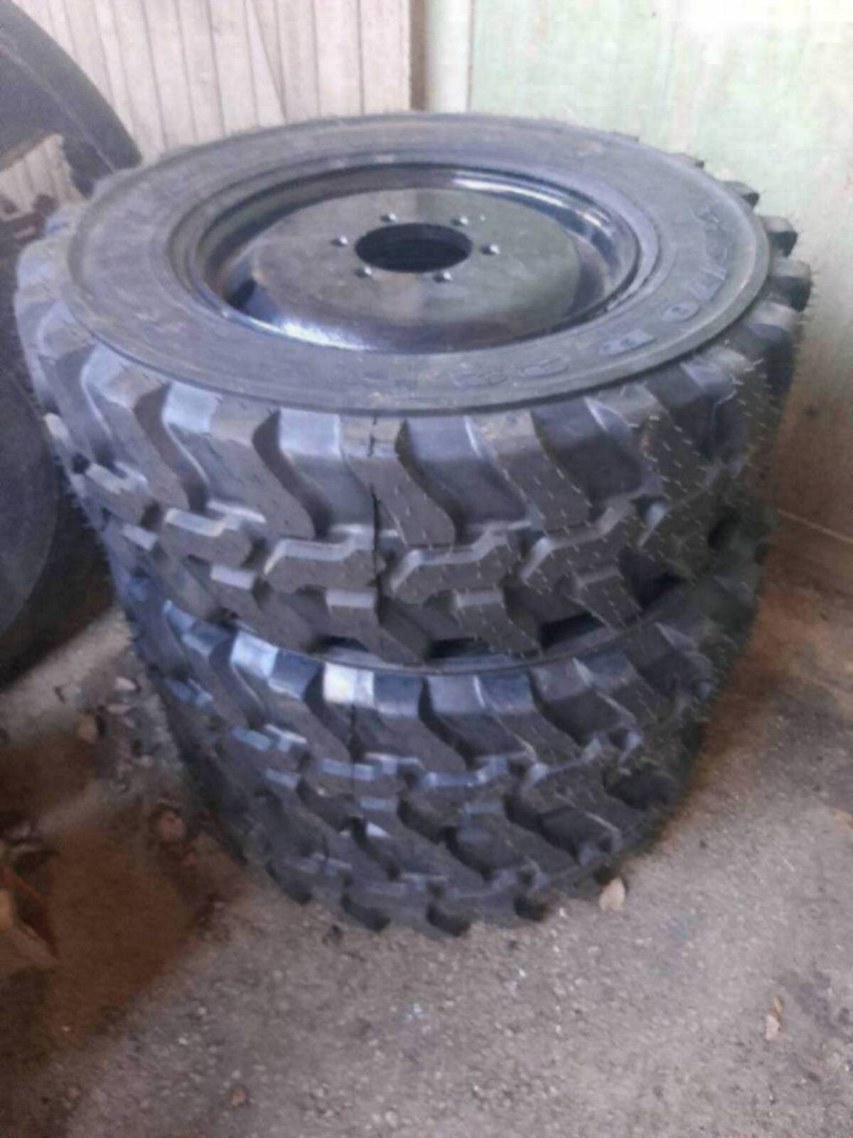 Reifen Bagger Hoflader 2