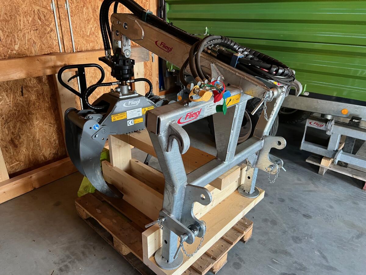 Fliegl Rückezange 130 3