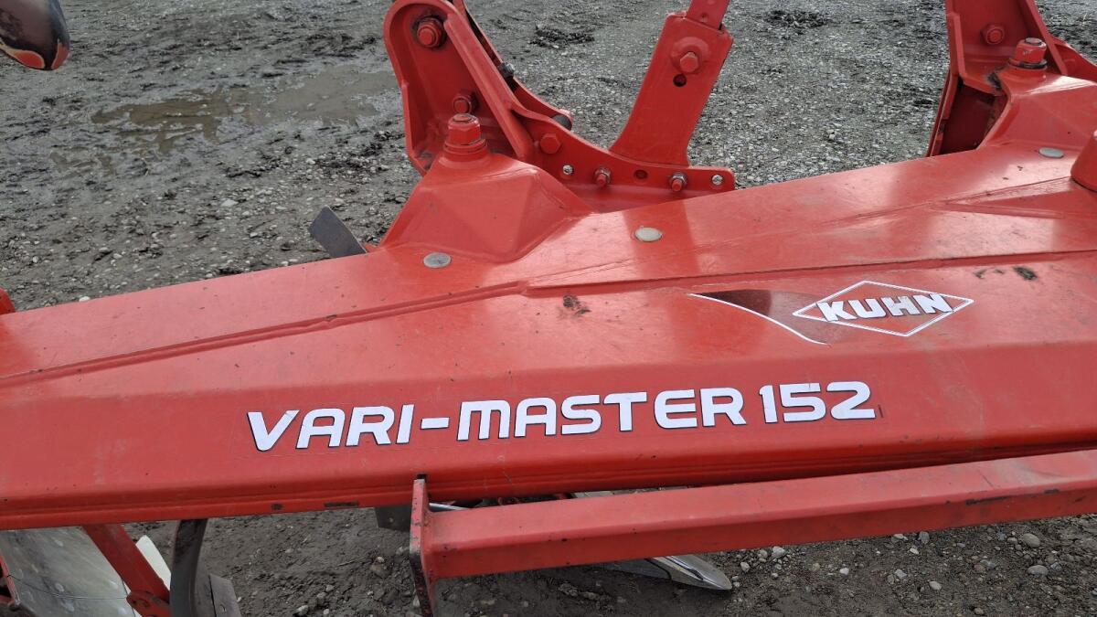 Verkaufe Kuhn Variopflug Vari-Master 152 1