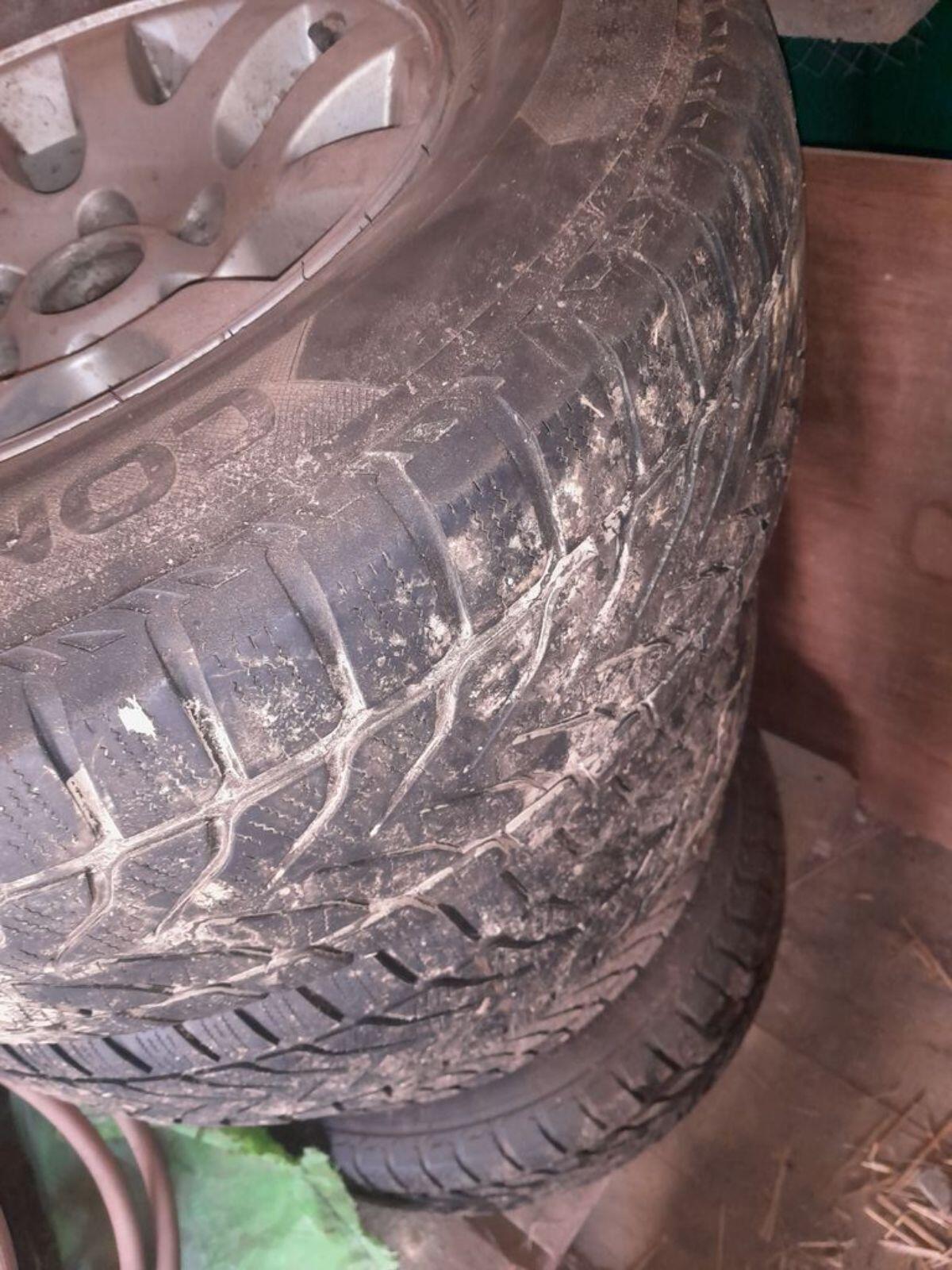 Winterreifen 245/70R16 2