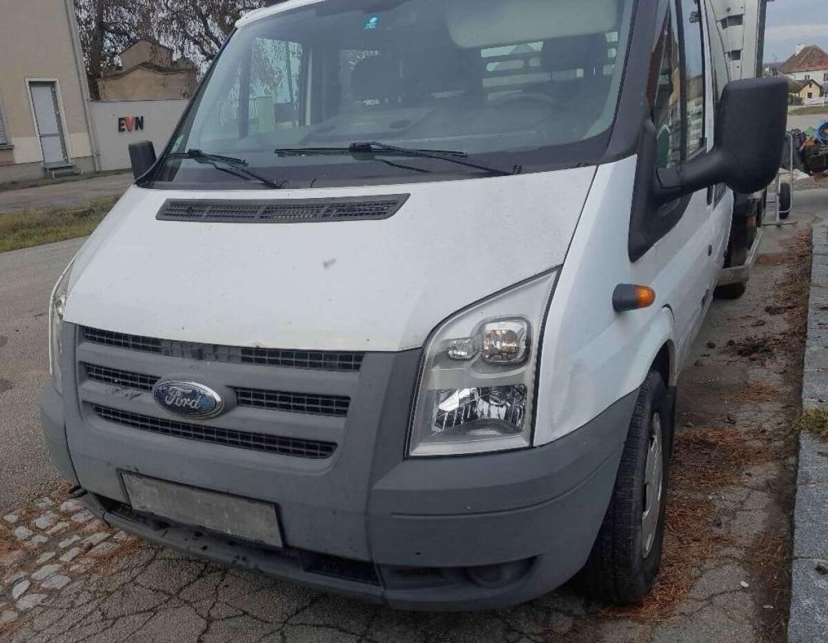 Ford Transit Doppelkabine Pritsche 2.4 l Diesel 3
