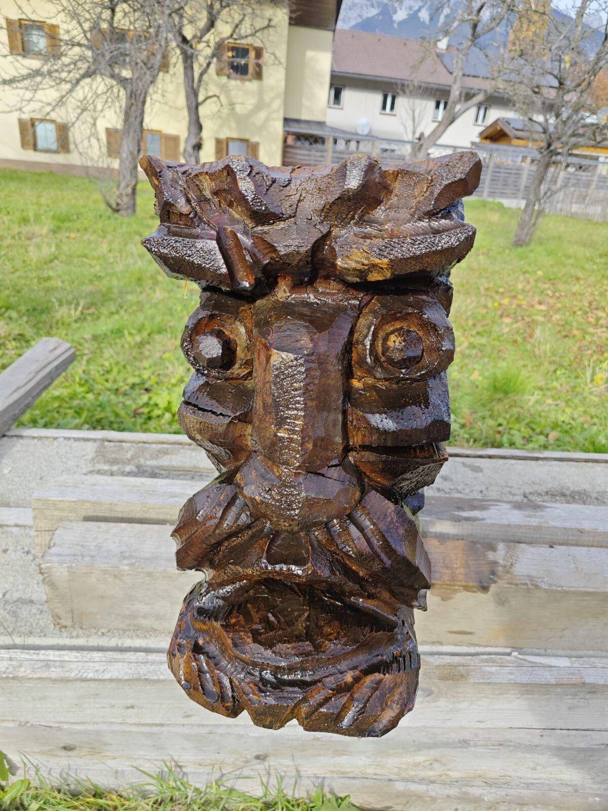 Gebrauchter geschnitzter antiker Holzkopf 1