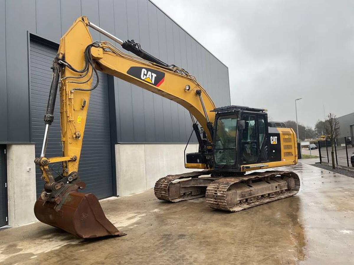 Caterpillar 323EL Kettenbagger 2