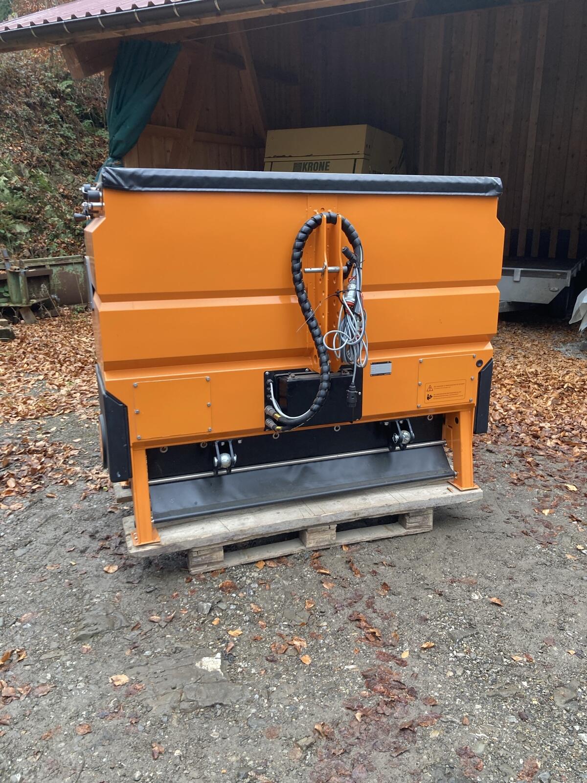 Kugelmann D1102 Zweikammerstreuer, Salzstreuer, Winterdienst 2