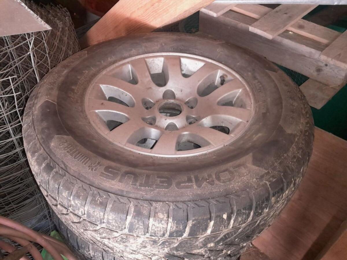 Winterreifen 245/70R16 3