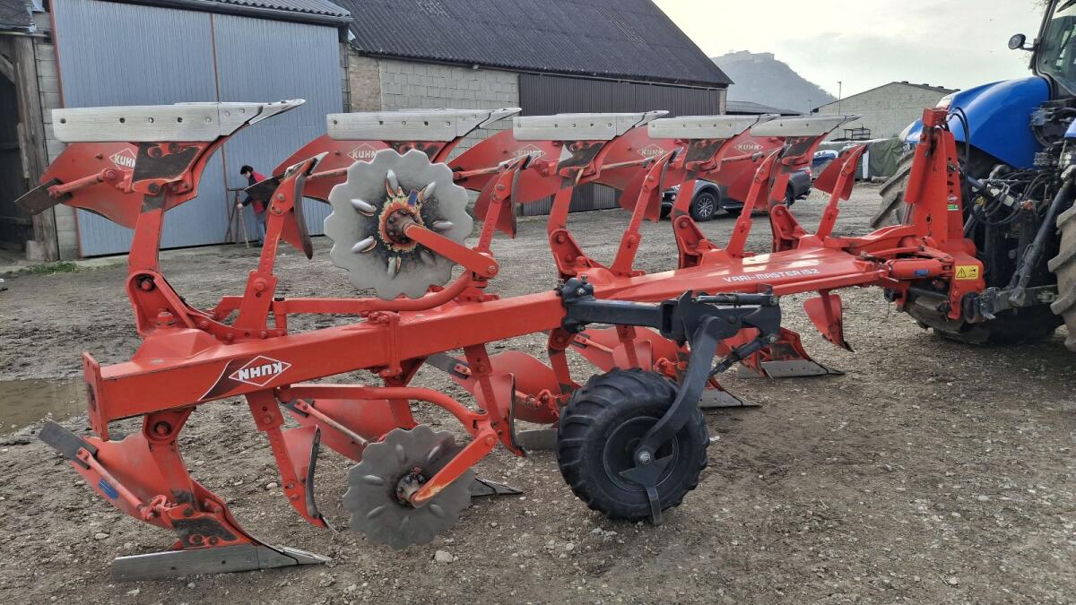 Verkaufe Kuhn Variopflug Vari-Master 152 2