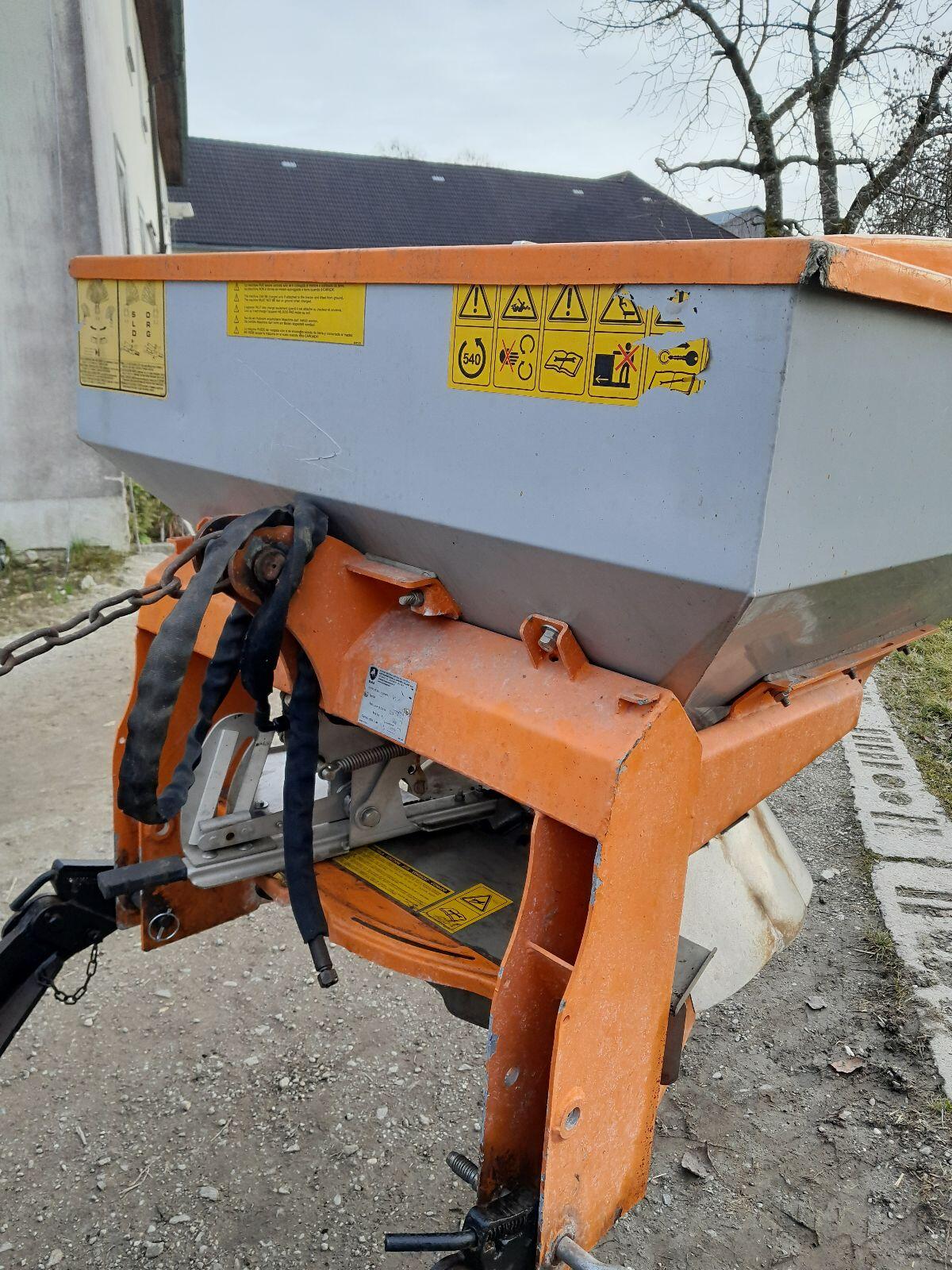 Salz- und Splittstreuer, wenig gebraucht 1