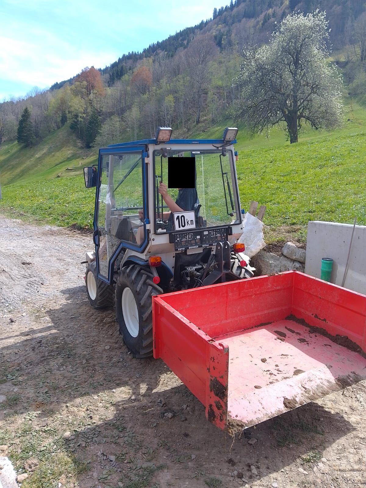 Iseki TX2140 F Kleintraktor 1