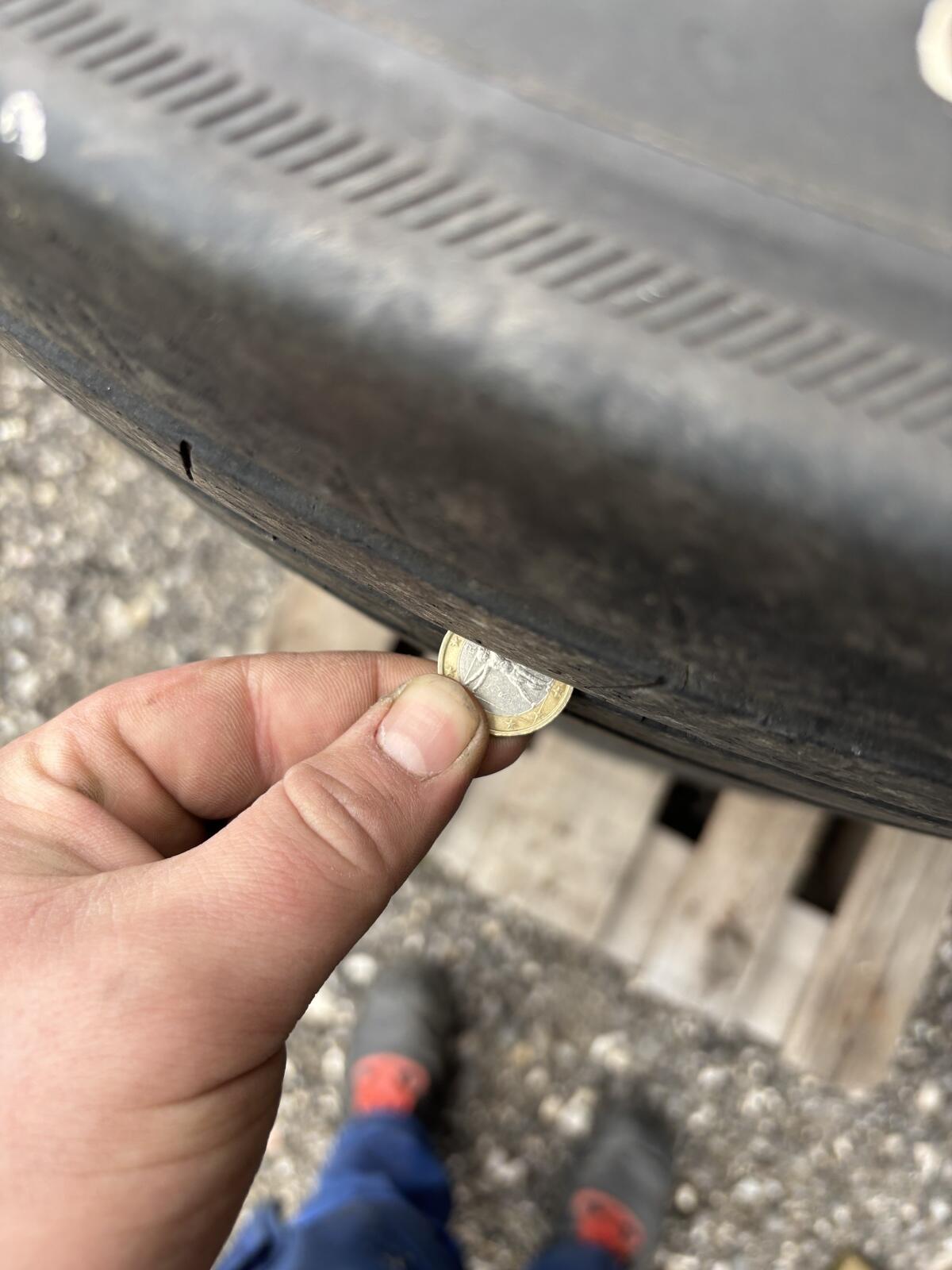 7 Stk. Anhängerreifen 3