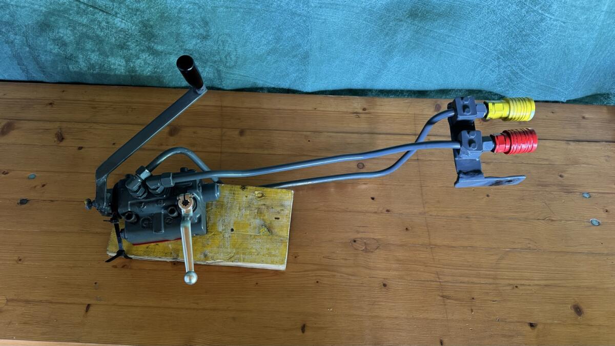 Verkaufe Zusatzsteuergerät für MF 135 1