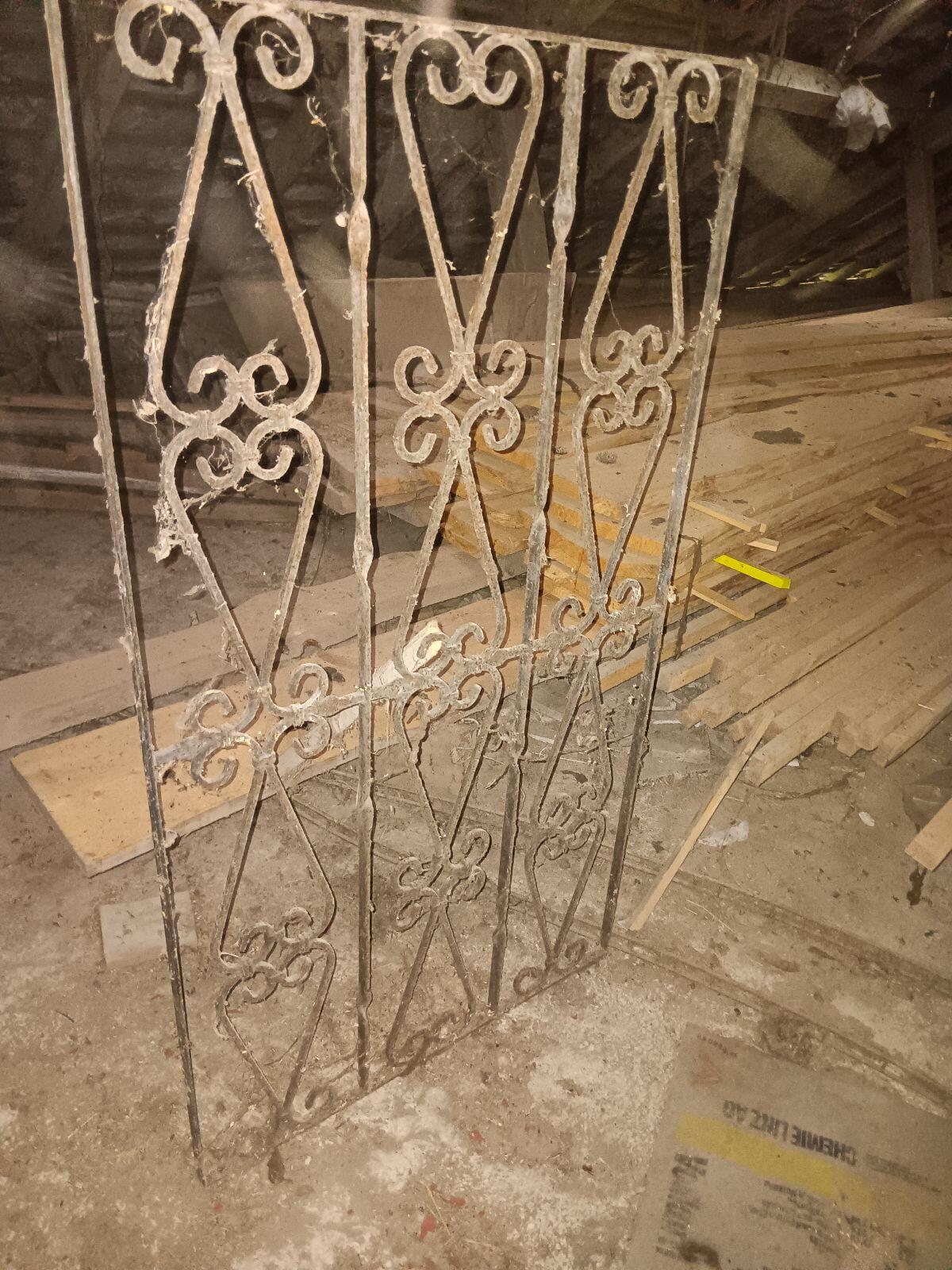 Schmiedeisengitter, 133 cm Höhe, 73 cm Breite 2