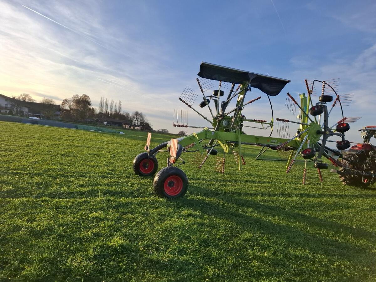 CLAAS LINER 1800 TWIN Kreiselschwader 2