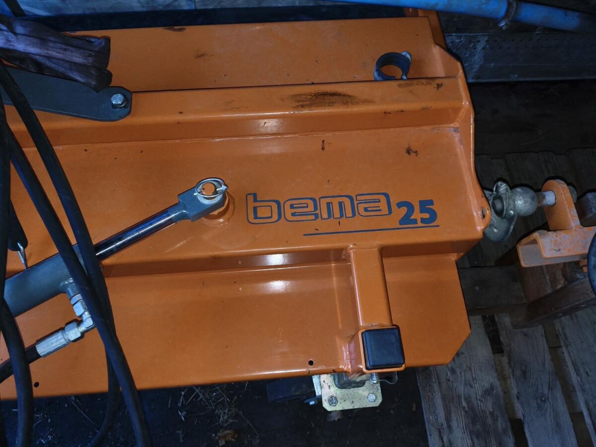Kehrmaschine BEMA 25, Besen, Kehrbesen 2