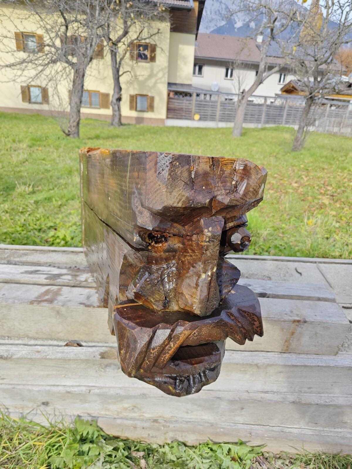 Genschnitzter antiker Holzkopf 3