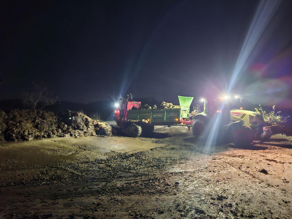 Mistausbringung mit Agrarservice Meisinger 1