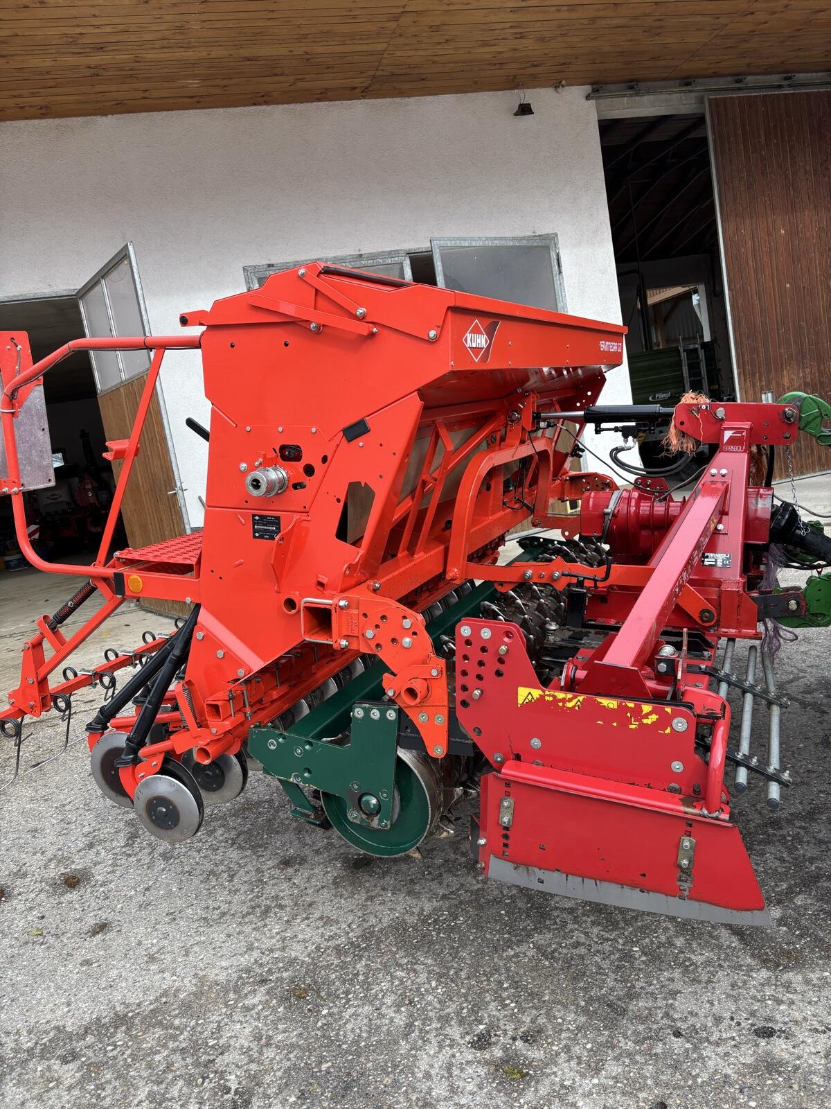 Kuhn Integra mit Feraboli Master Kreiselegge 3