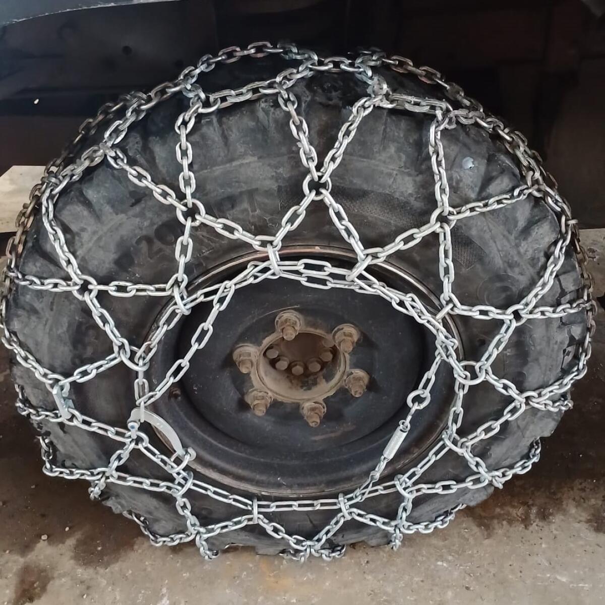 Schneeketten bis 340/70R20 oder 340/75R18 2