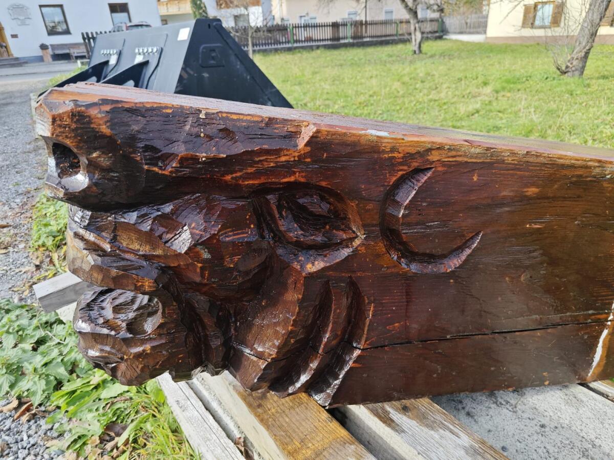 Gehnizter antiker Holzkopf 2